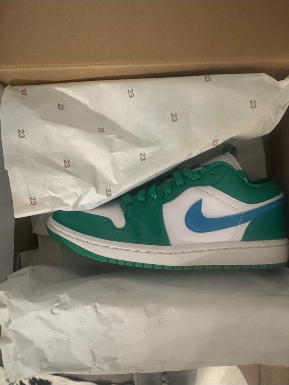 Women’s Nike Air Jordan 1 Low ‘Lucky Green’ New in Box - Picture 3 of 7